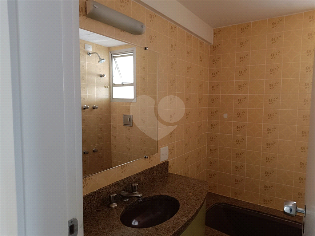 Apartamento em Moema com 3 quartos