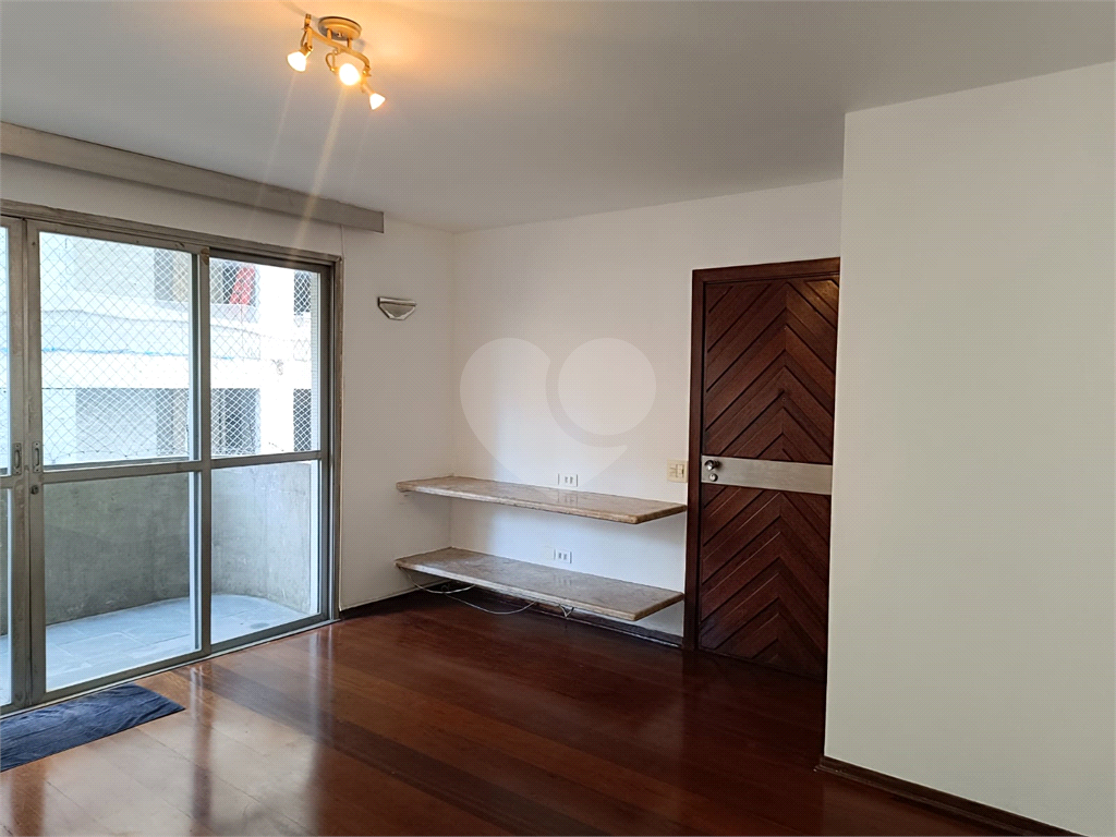 Apartamento em Moema com 3 quartos