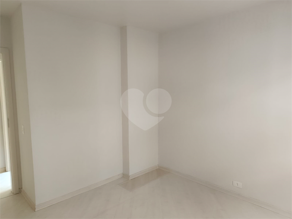 Apartamento em Moema com 3 quartos