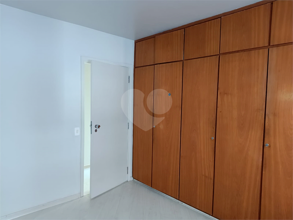 Apartamento em Moema com 3 quartos