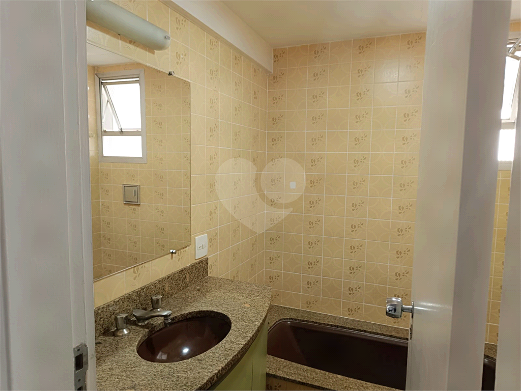 Apartamento em Moema com 3 quartos