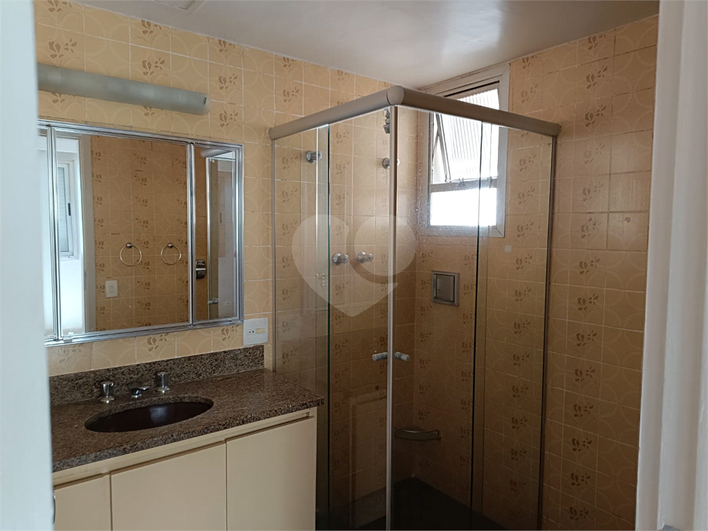 Apartamento em Moema com 3 quartos