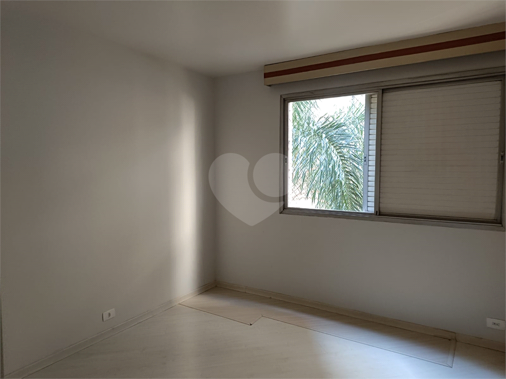 Apartamento em Moema com 3 quartos