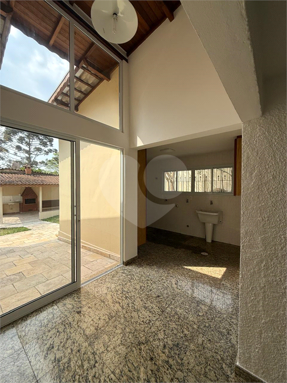 Belíssima Casa para Locação em Mairiporã