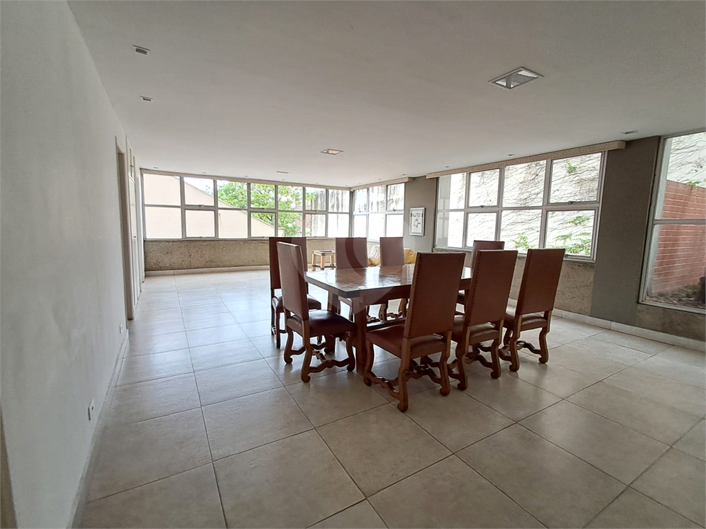 Imóvel de 165m² com ampla sala de estar estar cozinha e copa 3 quartos 1 suíte 1 vaga de garagem Perdizes