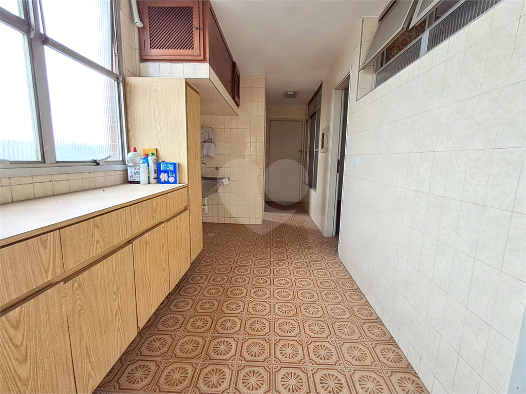 Imóvel de 165m² com ampla sala de estar estar cozinha e copa 3 quartos 1 suíte 1 vaga de garagem Perdizes