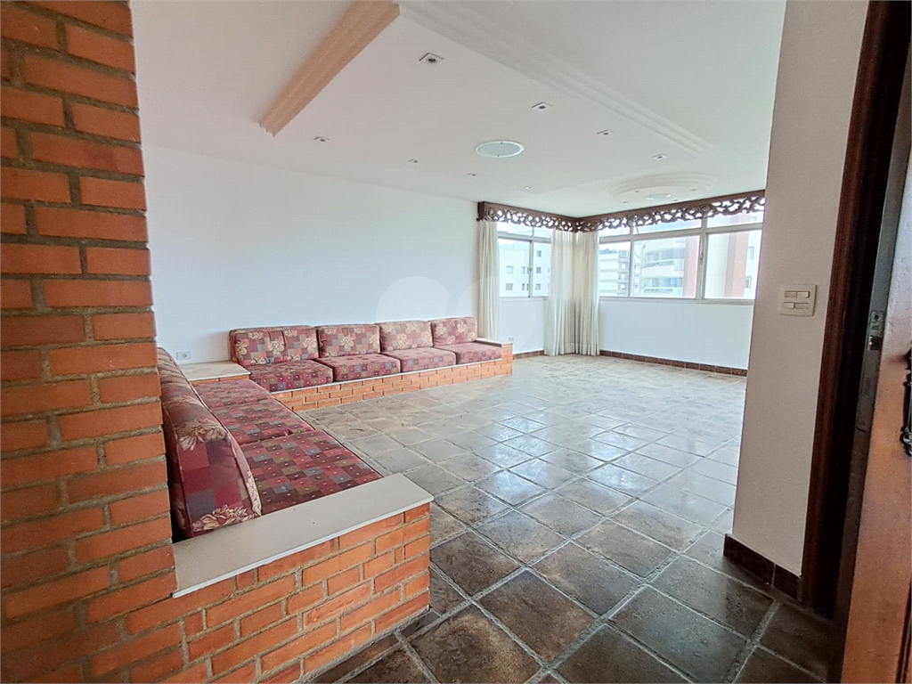 Imóvel de 165m² com ampla sala de estar estar cozinha e copa 3 quartos 1 suíte 1 vaga de garagem Perdizes