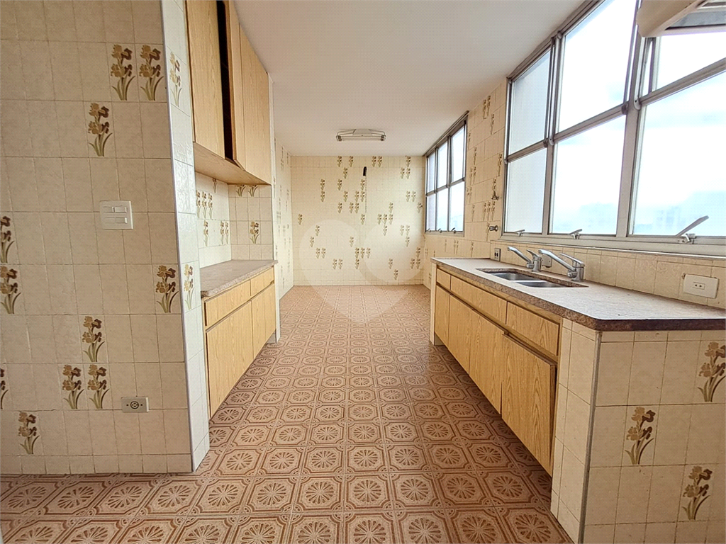 Imóvel de 165m² com ampla sala de estar estar cozinha e copa 3 quartos 1 suíte 1 vaga de garagem Perdizes