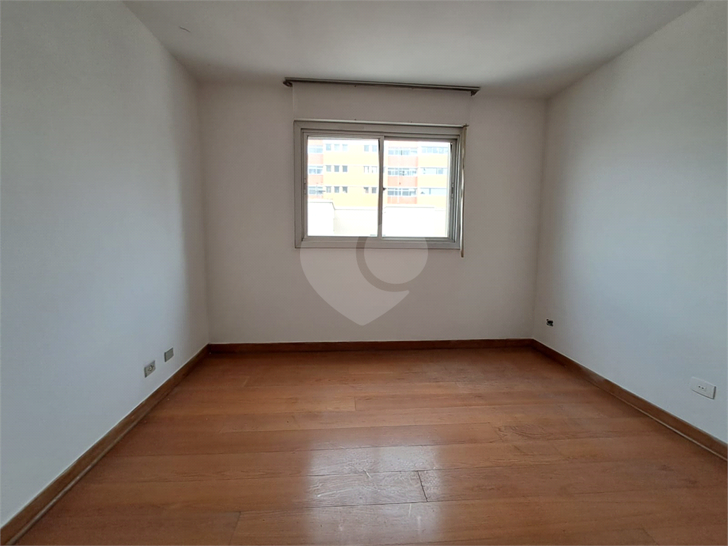 Imóvel de 165m² com ampla sala de estar estar cozinha e copa 3 quartos 1 suíte 1 vaga de garagem Perdizes