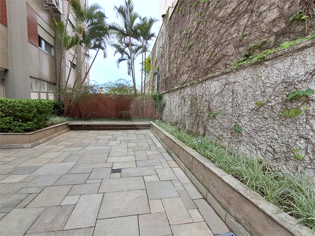 Imóvel de 165m² com ampla sala de estar estar cozinha e copa 3 quartos 1 suíte 1 vaga de garagem Perdizes