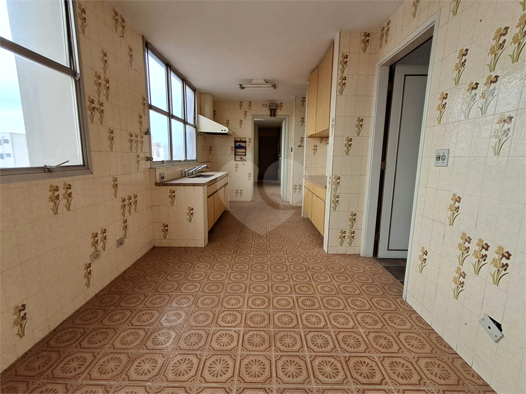 Imóvel de 165m² com ampla sala de estar estar cozinha e copa 3 quartos 1 suíte 1 vaga de garagem Perdizes