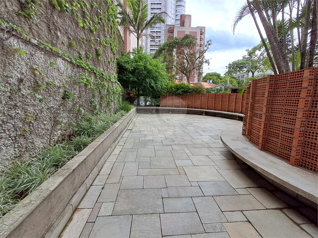 Imóvel de 165m² com ampla sala de estar estar cozinha e copa 3 quartos 1 suíte 1 vaga de garagem Perdizes