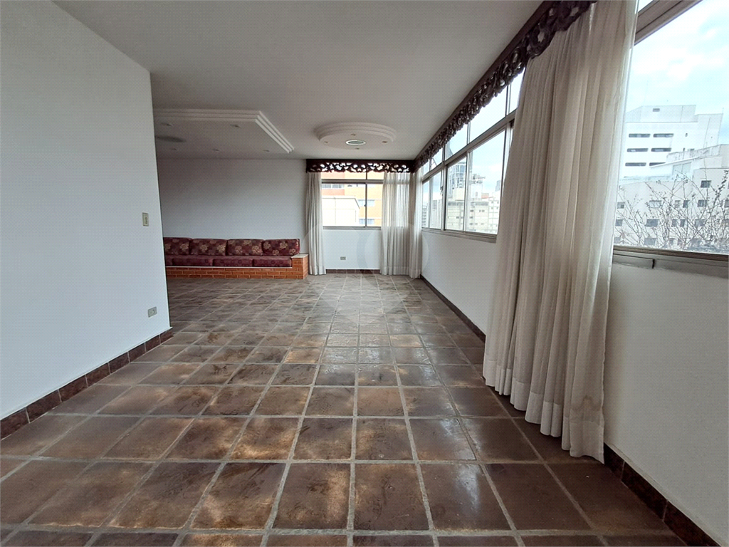 Imóvel de 165m² com ampla sala de estar estar cozinha e copa 3 quartos 1 suíte 1 vaga de garagem Perdizes