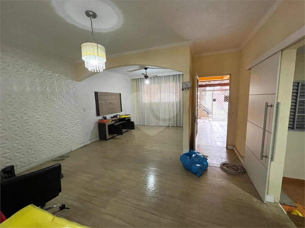 Casa Térrea na Vila Gustavo, 3 dormitórios, 2 vagas.