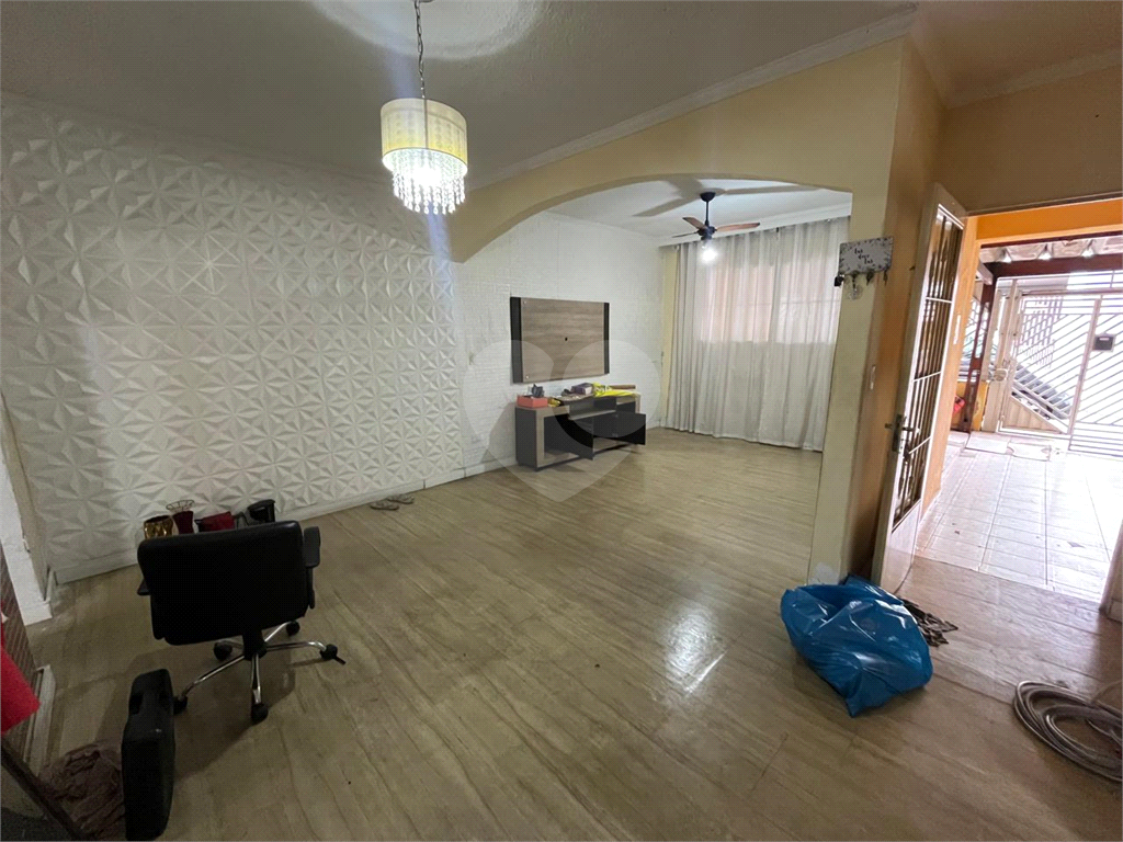 Casa Térrea na Vila Gustavo, 3 dormitórios, 2 vagas.