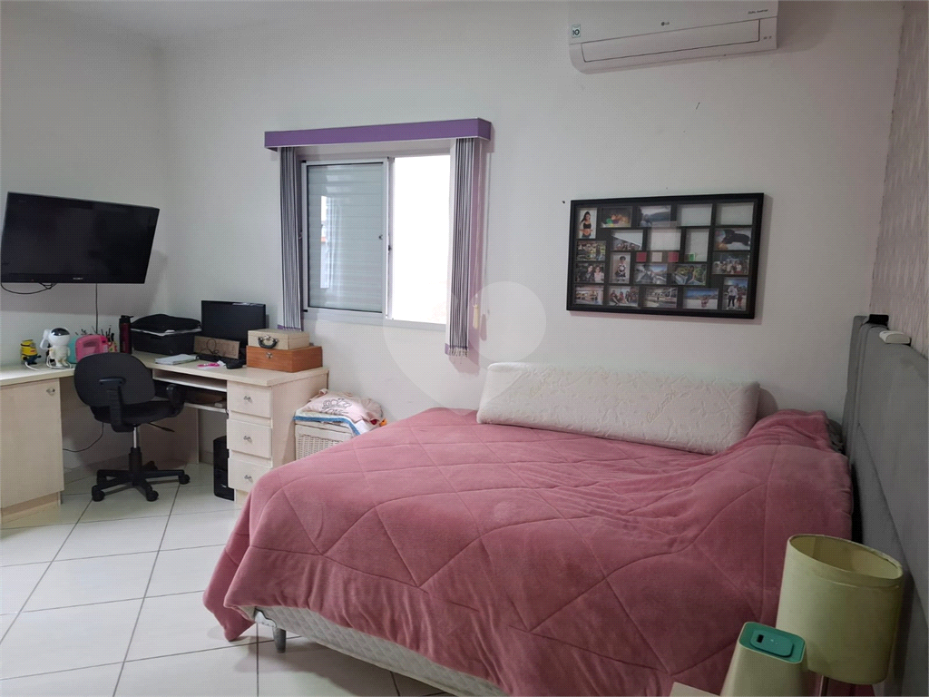 Sobrado venda Jardim Recanto Verde com 182m2, 3 quartos, 1 suíte, sala, cozinha, lavabo, quintal, porão, 2 vagas de garagem. 