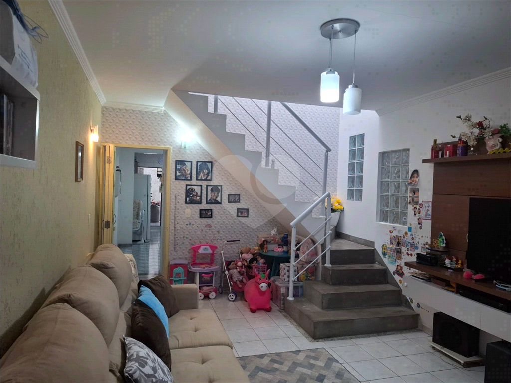 Sobrado venda Jardim Recanto Verde com 182m2, 3 quartos, 1 suíte, sala, cozinha, lavabo, quintal, porão, 2 vagas de garagem. 