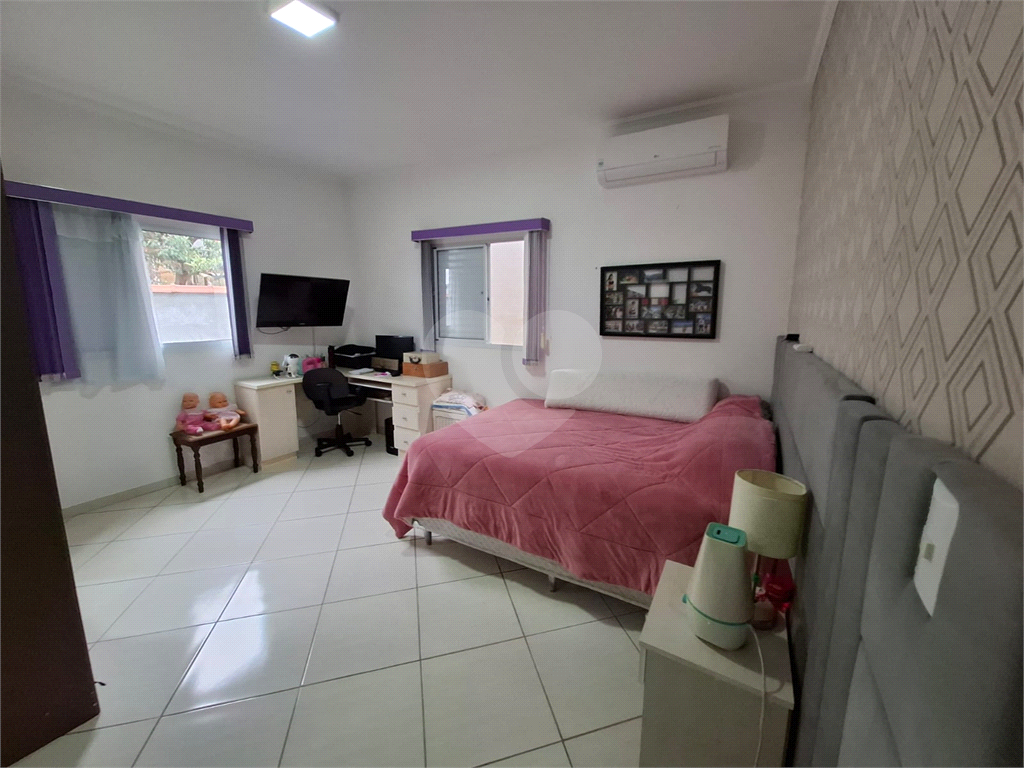 Sobrado venda Jardim Recanto Verde com 182m2, 3 quartos, 1 suíte, sala, cozinha, lavabo, quintal, porão, 2 vagas de garagem. 