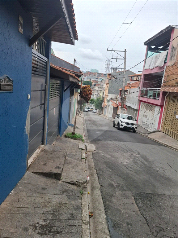 Sobrado venda Jardim Recanto Verde com 182m2, 3 quartos, 1 suíte, sala, cozinha, lavabo, quintal, porão, 2 vagas de garagem. 