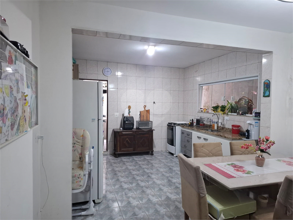 Sobrado venda Jardim Recanto Verde com 182m2, 3 quartos, 1 suíte, sala, cozinha, lavabo, quintal, porão, 2 vagas de garagem. 