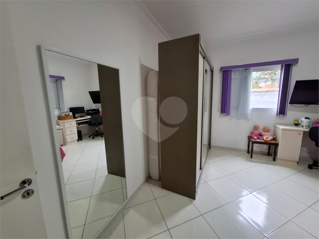 Sobrado venda Jardim Recanto Verde com 182m2, 3 quartos, 1 suíte, sala, cozinha, lavabo, quintal, porão, 2 vagas de garagem. 