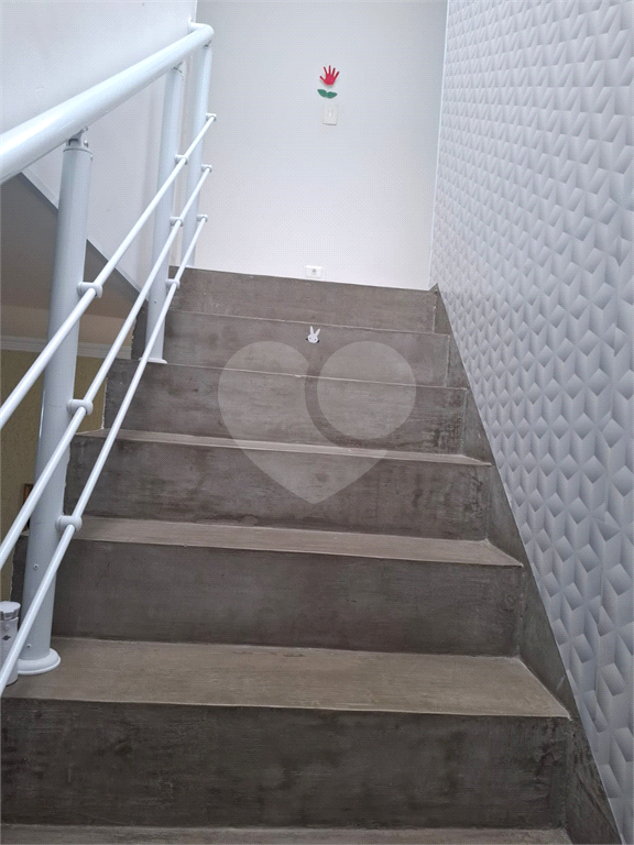 Sobrado venda Jardim Recanto Verde com 182m2, 3 quartos, 1 suíte, sala, cozinha, lavabo, quintal, porão, 2 vagas de garagem. 