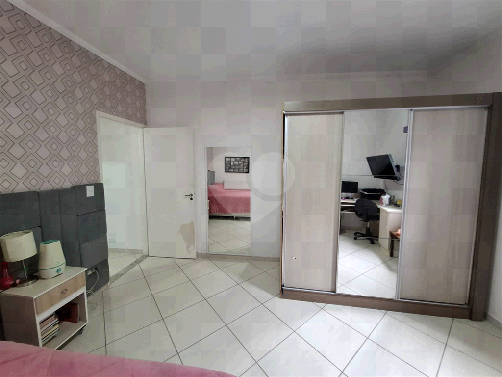 Sobrado venda Jardim Recanto Verde com 182m2, 3 quartos, 1 suíte, sala, cozinha, lavabo, quintal, porão, 2 vagas de garagem. 