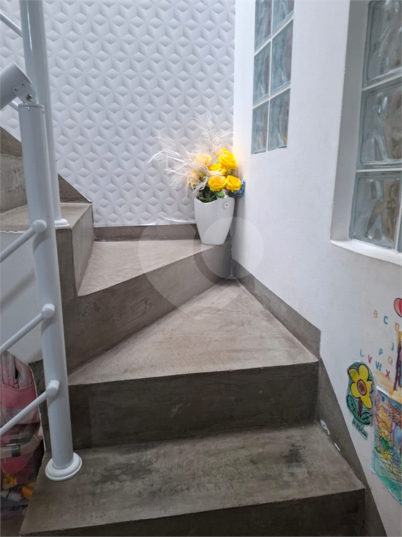 Sobrado venda Jardim Recanto Verde com 182m2, 3 quartos, 1 suíte, sala, cozinha, lavabo, quintal, porão, 2 vagas de garagem. 