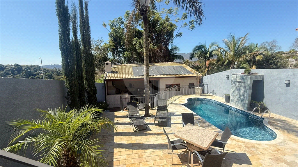 Casa para Locação 220m²| 3 Dormitórios| 3 Salas| Lareira | Área Gourmet com Piscina| Jardim Paulista em Atibaia