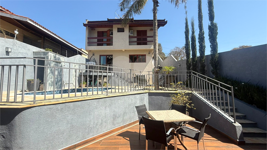 Casa para Locação 220m²| 3 Dormitórios| 3 Salas| Lareira | Área Gourmet com Piscina| Jardim Paulista em Atibaia