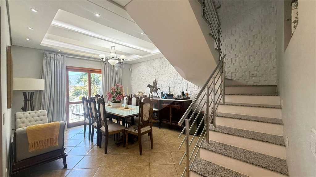 Casa para Locação 220m²| 3 Dormitórios| 3 Salas| Lareira | Área Gourmet com Piscina| Jardim Paulista em Atibaia