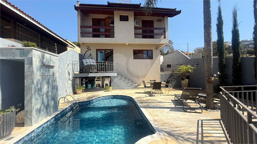 Casa para Locação 220m²| 3 Dormitórios| 3 Salas| Lareira | Área Gourmet com Piscina| Jardim Paulista em Atibaia