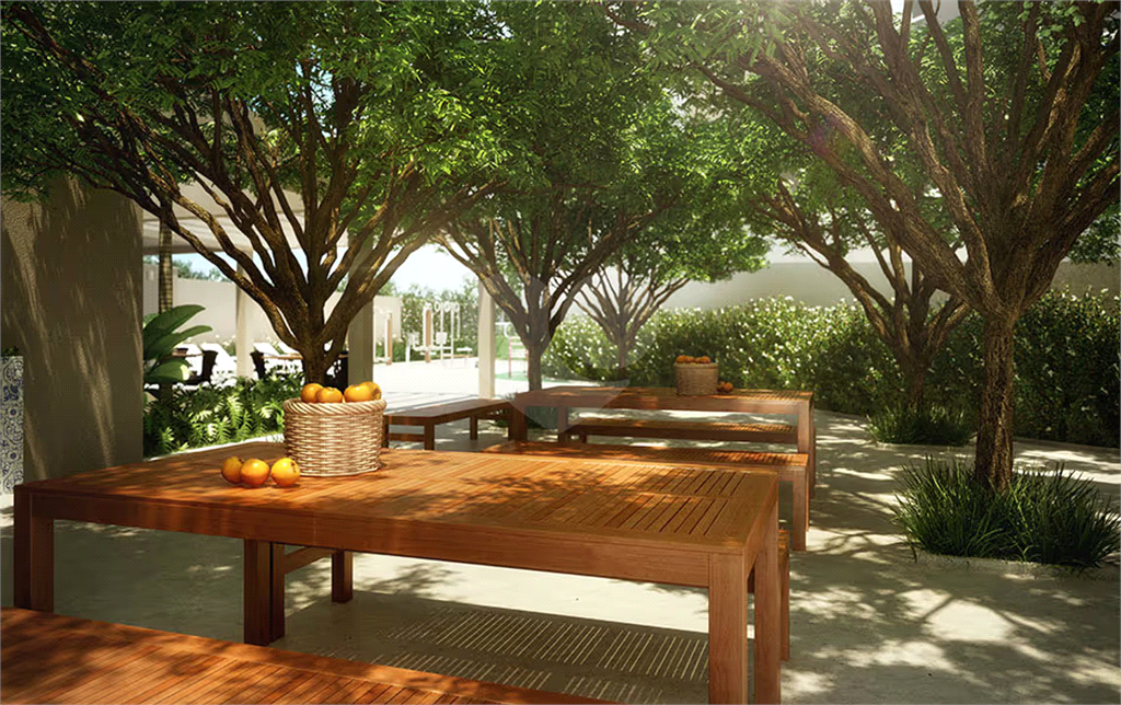 Apartamento a venda com dois dormitórios, varanda e vaga de garagem em Taboão da Serra.