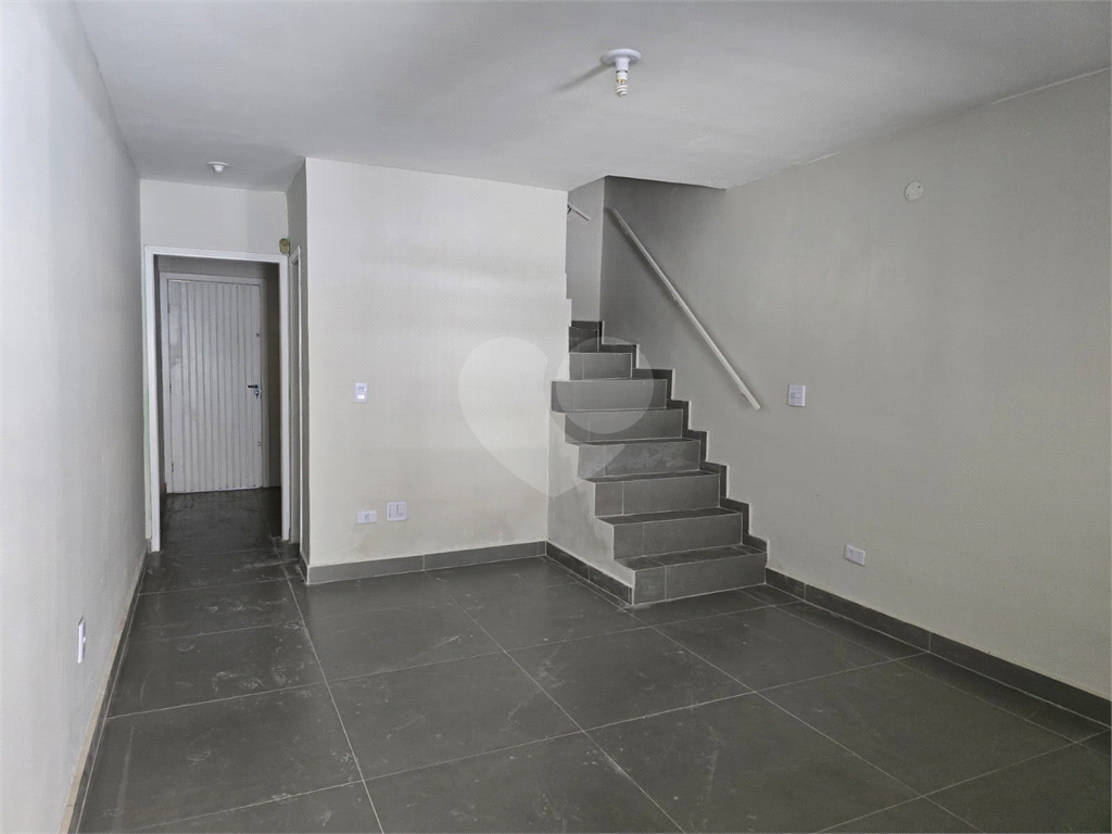 SOBRADO REFORMADO 2 DORMITÓRIOS ´À VENDA BOSQUE DA SAÚDE