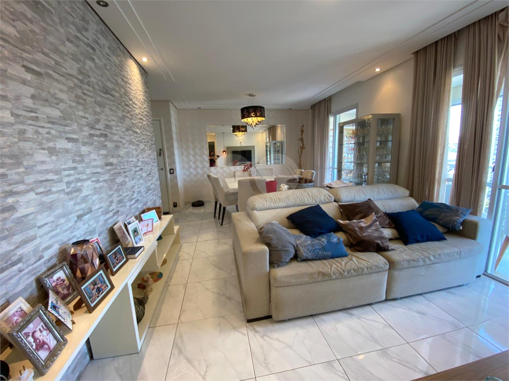 Apartamento para locação com 3 quartos e 2 vagas de garagem