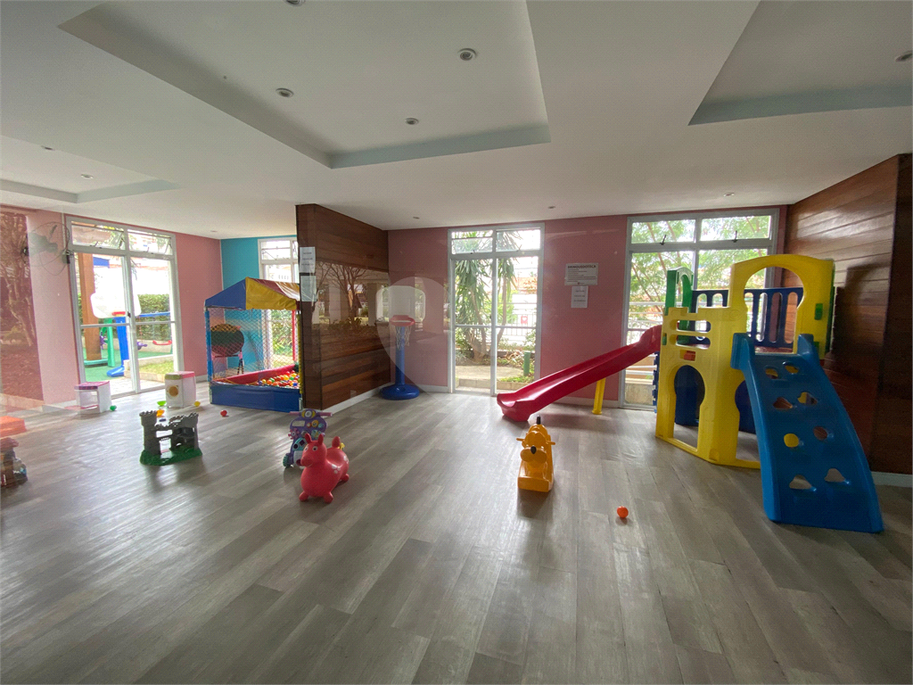 Apartamento para locação com 3 quartos e 2 vagas de garagem