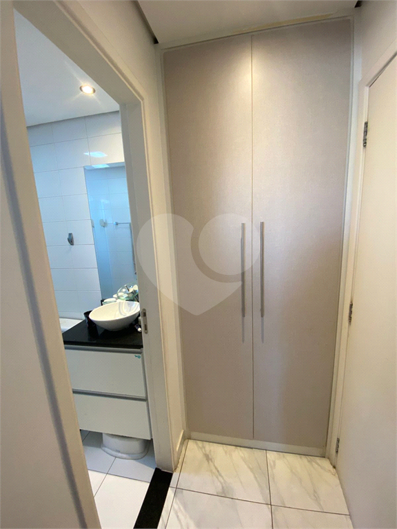 Apartamento para locação com 3 quartos e 2 vagas de garagem