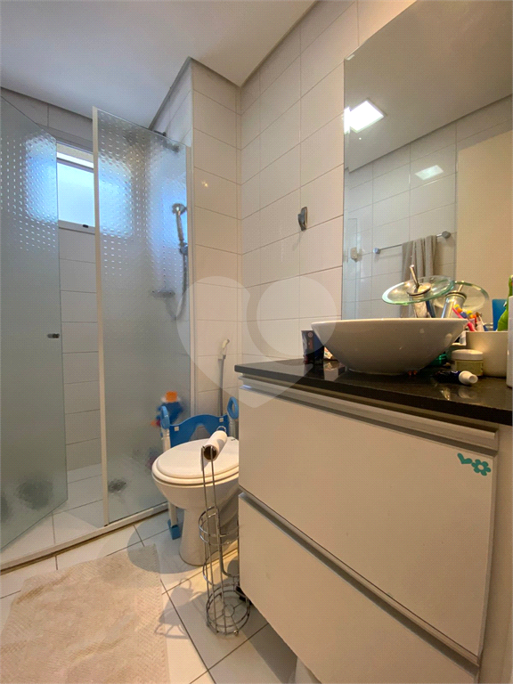 Apartamento para locação com 3 quartos e 2 vagas de garagem