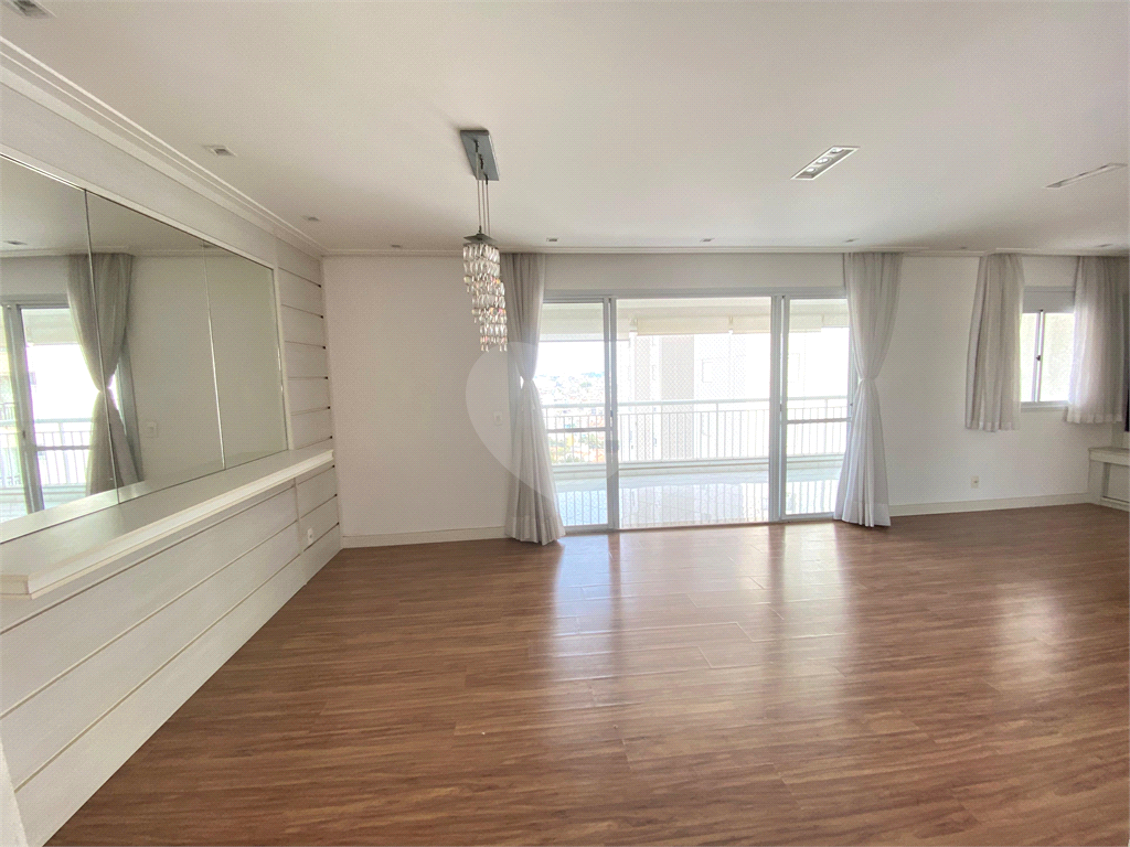 Apartamento para locação com 3 quartos e 2 vagas