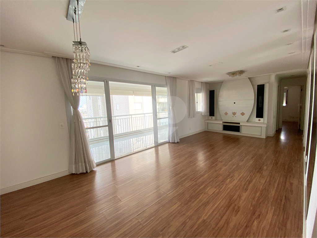 Apartamento para locação com 3 quartos e 2 vagas