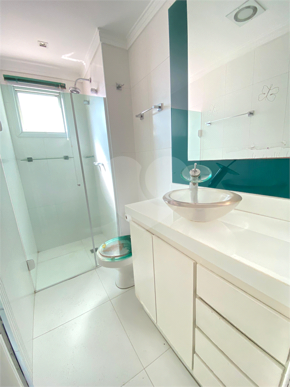 Apartamento para locação com 3 quartos e 2 vagas