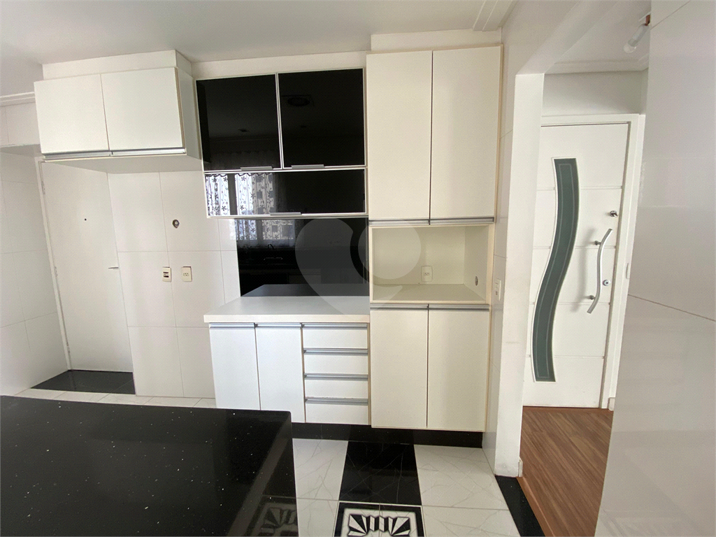 Apartamento para locação com 3 quartos e 2 vagas