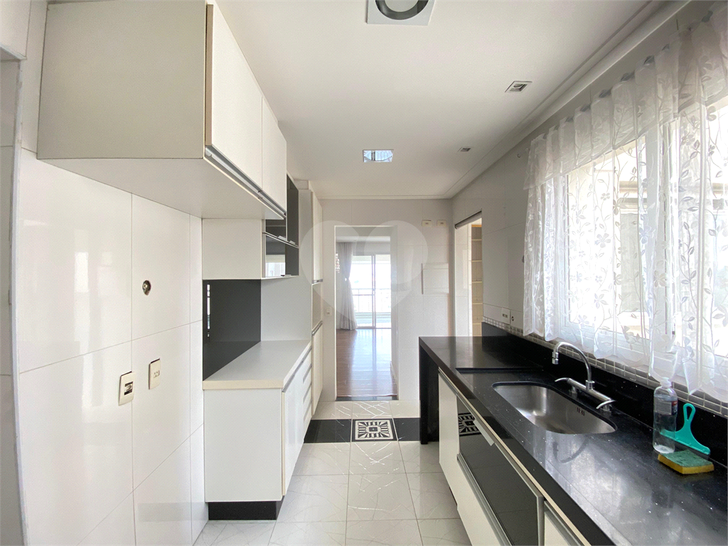 Apartamento para locação com 3 quartos e 2 vagas