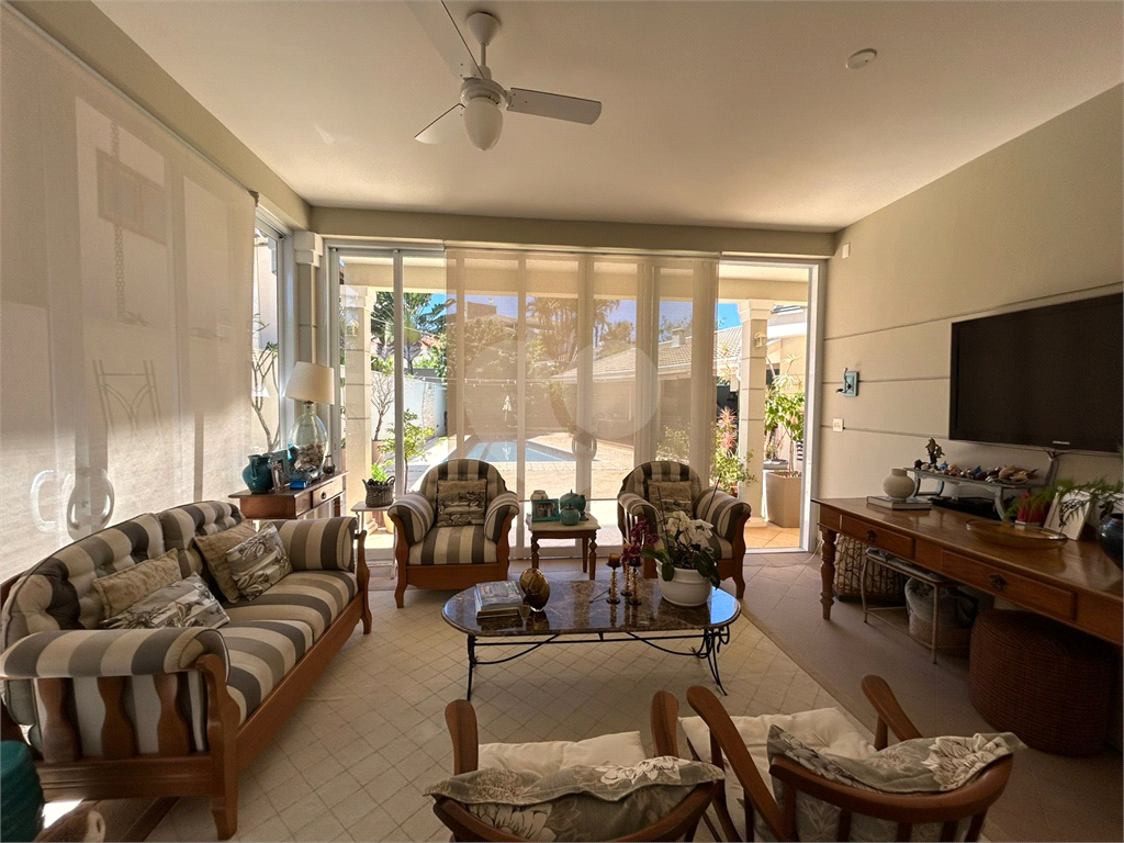 CASA DE ALTO PADRÃO À VENDA – CONDOMÍNIO RESERVA COLONIAL, VALINHOS/SP
Residência Exclusiva com 521 m² de Construção em Terreno de 686 m²
4 suítes | 7 banheiros | Piscina | Sauna | Área gourmet | Clube completo