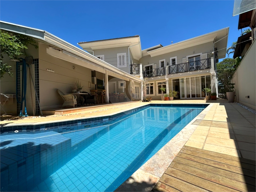 CASA DE ALTO PADRÃO À VENDA – CONDOMÍNIO RESERVA COLONIAL, VALINHOS/SP
Residência Exclusiva com 521 m² de Construção em Terreno de 686 m²
4 suítes | 7 banheiros | Piscina | Sauna | Área gourmet | Clube completo