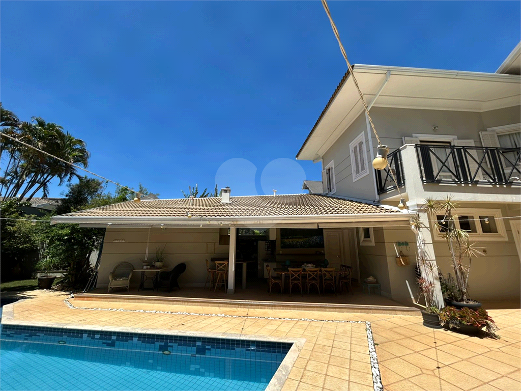 CASA DE ALTO PADRÃO À VENDA – CONDOMÍNIO RESERVA COLONIAL, VALINHOS/SP
Residência Exclusiva com 521 m² de Construção em Terreno de 686 m²
4 suítes | 7 banheiros | Piscina | Sauna | Área gourmet | Clube completo