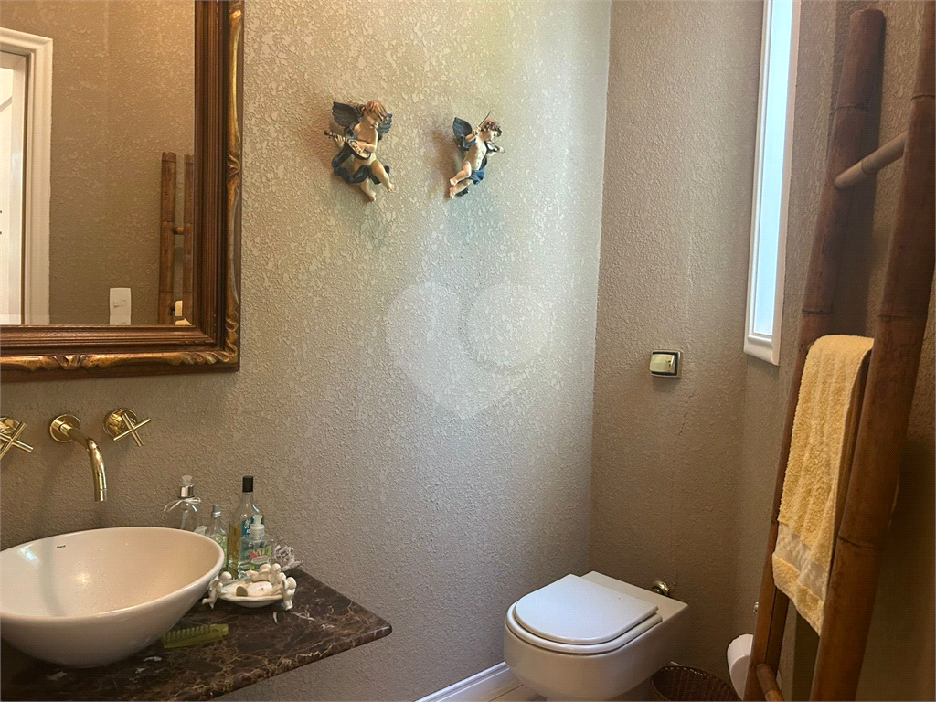 CASA DE ALTO PADRÃO À VENDA – CONDOMÍNIO RESERVA COLONIAL, VALINHOS/SP
Residência Exclusiva com 521 m² de Construção em Terreno de 686 m²
4 suítes | 7 banheiros | Piscina | Sauna | Área gourmet | Clube completo