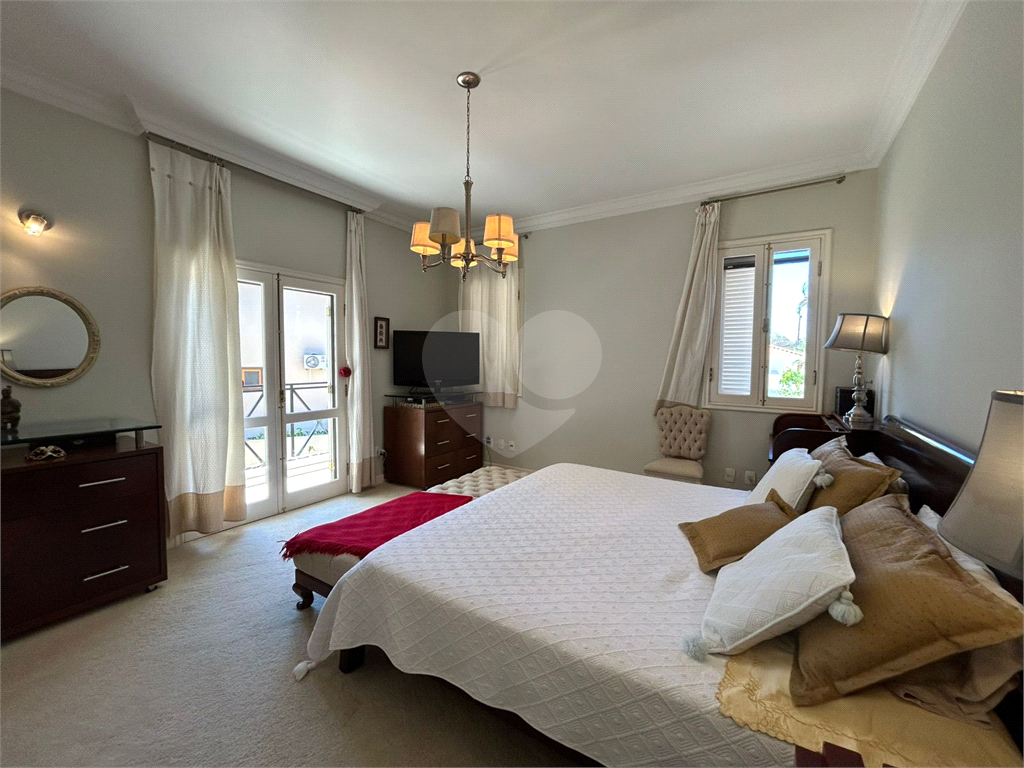 CASA DE ALTO PADRÃO À VENDA – CONDOMÍNIO RESERVA COLONIAL, VALINHOS/SP
Residência Exclusiva com 521 m² de Construção em Terreno de 686 m²
4 suítes | 7 banheiros | Piscina | Sauna | Área gourmet | Clube completo