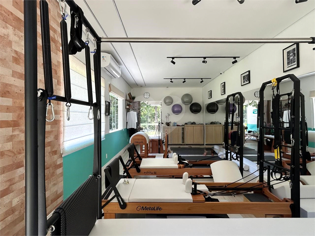 CASA DE ALTO PADRÃO À VENDA – CONDOMÍNIO RESERVA COLONIAL, VALINHOS/SP
Residência Exclusiva com 521 m² de Construção em Terreno de 686 m²
4 suítes | 7 banheiros | Piscina | Sauna | Área gourmet | Clube completo