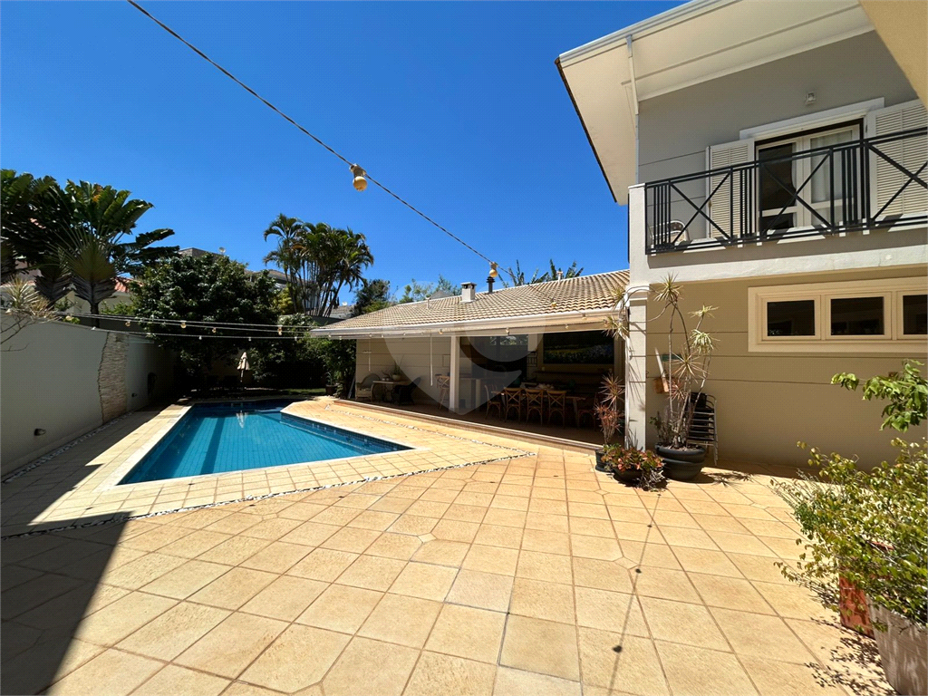 CASA DE ALTO PADRÃO À VENDA – CONDOMÍNIO RESERVA COLONIAL, VALINHOS/SP
Residência Exclusiva com 521 m² de Construção em Terreno de 686 m²
4 suítes | 7 banheiros | Piscina | Sauna | Área gourmet | Clube completo